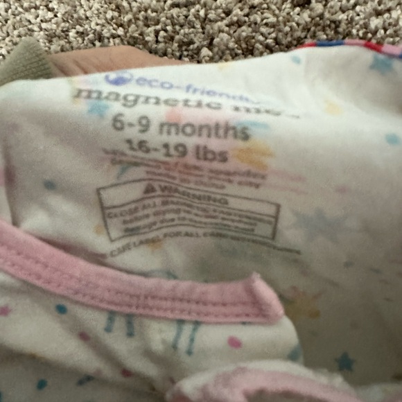 Magnetic me onsie size 6-9 months and 12-18 months - Picture 3 of 6